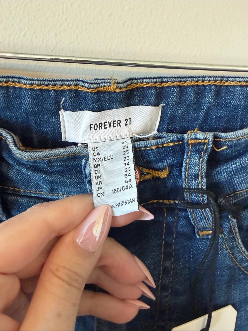 NWT Forever 21 Mid-Rise Skinny Jeans - Picture 2 of 7